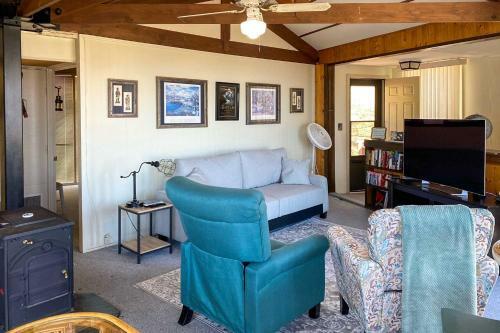 Cozy North Carolina Rondette With Mountain Views!