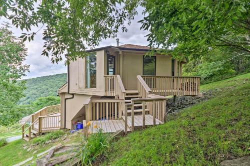 Cozy North Carolina Rondette With Mountain Views!
