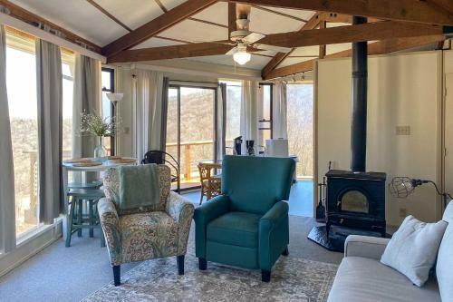 Cozy North Carolina Rondette With Mountain Views!