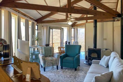 Cozy North Carolina Rondette With Mountain Views!