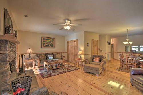Updated Sapphire Resort Cottage, Walk To Ski Slope