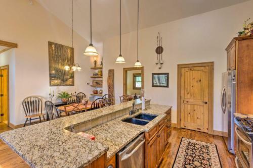 Lavish Sapphire Valley Home Ski, Swim, Golf!