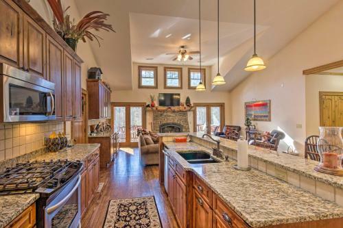 Lavish Sapphire Valley Home Ski, Swim, Golf!