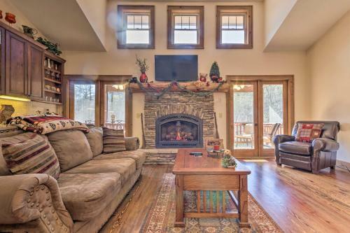 Lavish Sapphire Valley Home Ski, Swim, Golf!