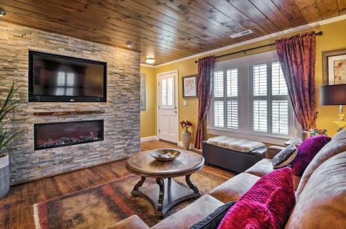 Remodeled Swannanoa Cottage With Sauna, Yardandfire Pit