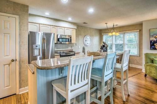 Apartamento Step-free Condo With Pool, 2 Mi To Sunset Beach