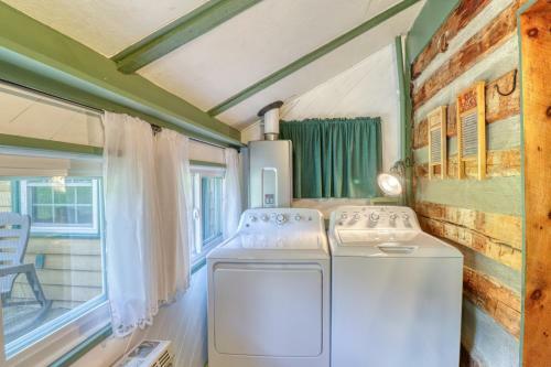 1 Bed 1 Bath Vacation Home In Sylva
