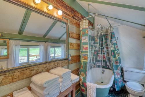 1 Bed 1 Bath Vacation Home In Sylva