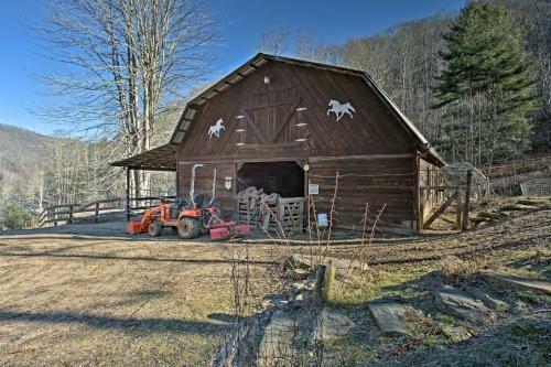 Emerald Gate Farm Cabin Nestled On 13 Acres!
