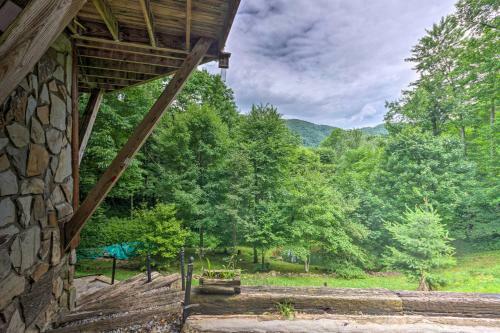 Luxe Mtn-view Maggie Valley Home With 2 Decks!