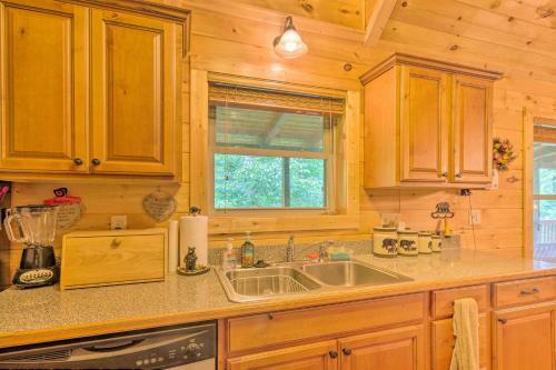 Luxe Mtn-view Maggie Valley Home With 2 Decks!