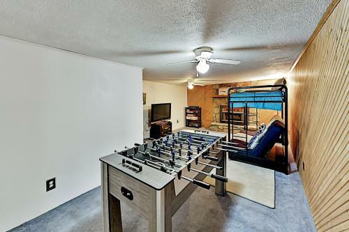 Amazing 2-acre Retreat - Office, Gazebo & Fire Pit Home