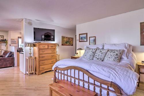 Apartamento Mountaintop Studio With Deck And Views - 3 Mi To Wcu!