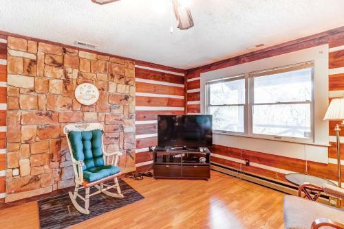 2 Bed 2 Bath Vacation Home In Whittier II
