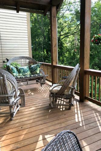 Apartamento Green Shadows Scenic Whittier Condo With Fireplace!