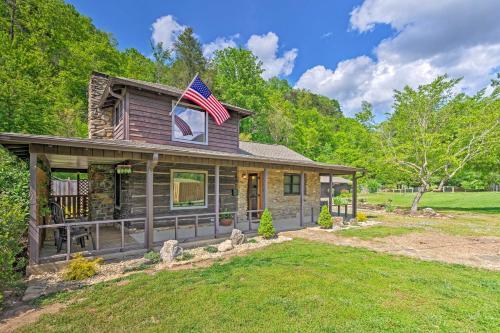 Custom Creekside Cabin 15 Mi From Asheville!