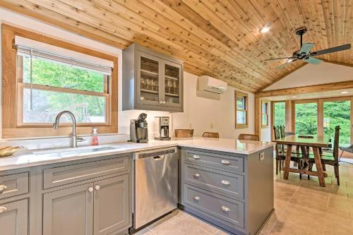 Custom Creekside Cabin 15 Mi From Asheville!