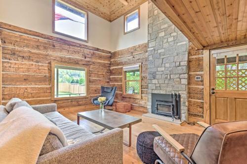 Custom Creekside Cabin 15 Mi From Asheville!