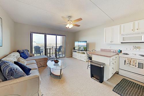 Apartamento New Listing! Downtown Riverfront Condo With Balcony Condo