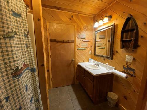Shady Ridge Lodge Cabin