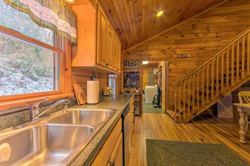 Secluded Mountain-view Cabin With Great Porch!