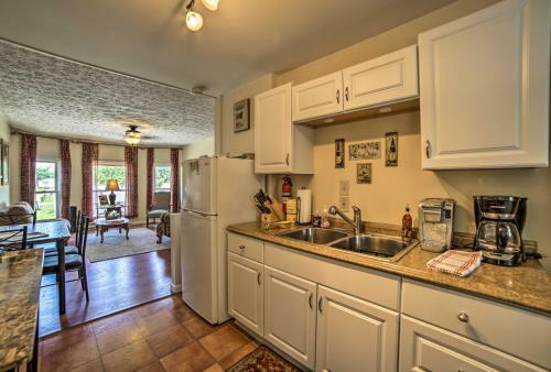 Explore Lake Erie And Strip From Quaint Apartment!