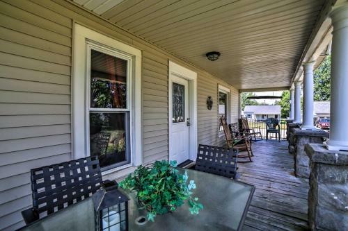 Explore Lake Erie And Strip From Quaint Apartment!