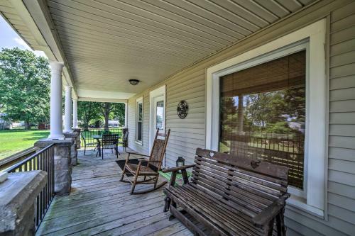 Explore Lake Erie And Strip From Quaint Apartment!