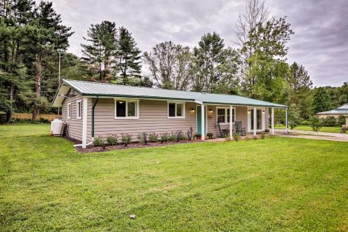 Cottage With Yard And Grill Next To Wayne Forest Np