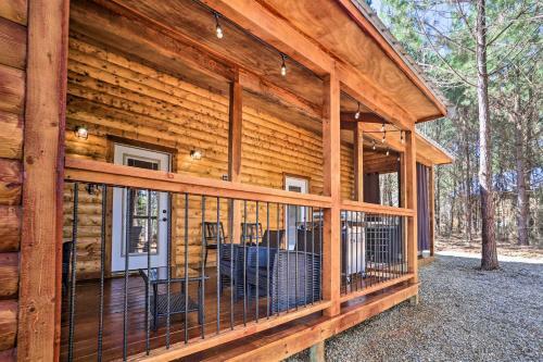 The Breeze Forested Oasis With Hot Tub And Deck!