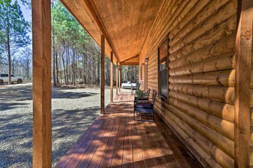The Breeze Forested Oasis With Hot Tub And Deck!
