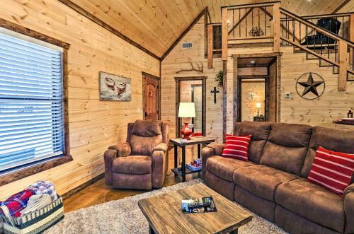 The Breeze Forested Oasis With Hot Tub And Deck!