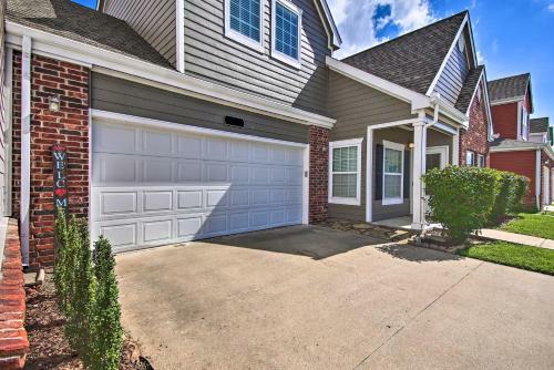 Spacious Townhome, Walk To Lake And Restaurant!