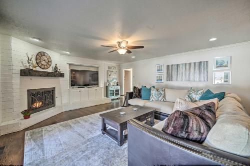 Casual Yet Elegant, Spacious Nw Oklahoma City Home