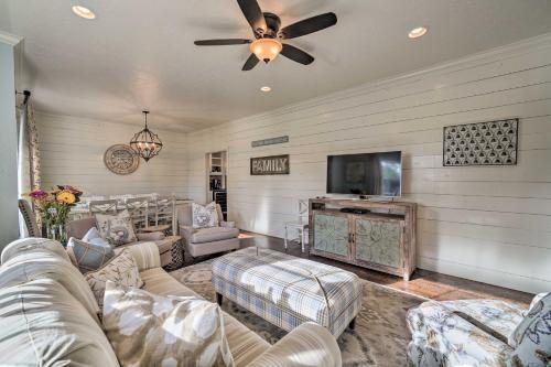 Casual Yet Elegant, Spacious Nw Oklahoma City Home