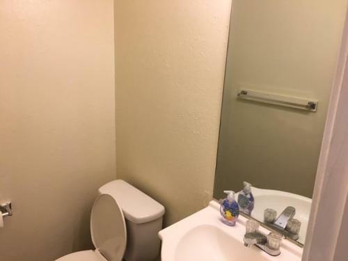 Quiet Townhouse Close To Fort Sill!