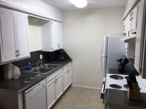 Two-bed One-bath Downstairs Close To Fort Sill!