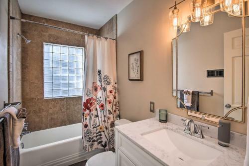 Stylish Tulsa Home Walk To Gathering Place!