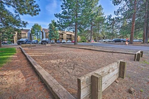 Apartamento Bend Condo With Deck, Resort-style Amenities And Views!