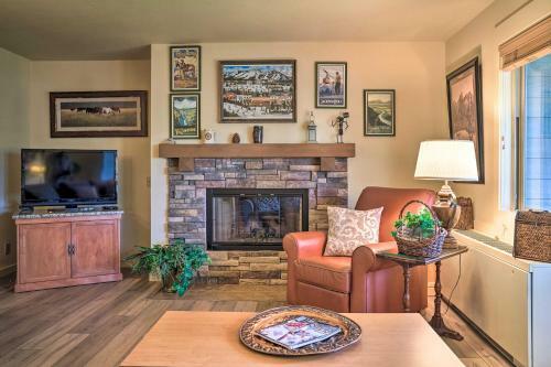 Apartamento Bend Condo With Deck, Resort-style Amenities And Views!