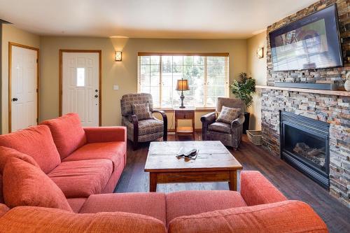 Lovely Bend Retreat With Private Patio & Firepit Home
