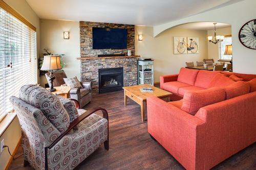 Lovely Bend Retreat With Private Patio & Firepit Home
