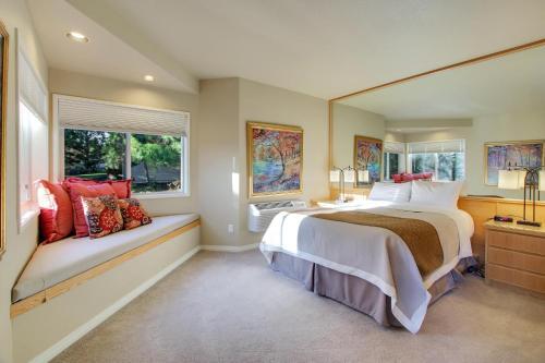 River Ridge Two-bedroom Condos