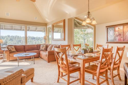 River Ridge Three-bedroom Condos