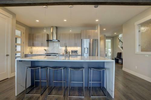 Ruby Peak Spacious & Comfortable Home - 30 Day Minimum Home