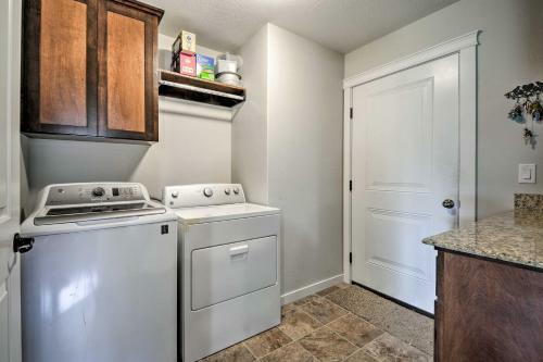 Cozy Home With Yard - 3 Mi To Downtown Medford!