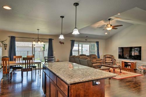 Cozy Home With Yard - 3 Mi To Downtown Medford!