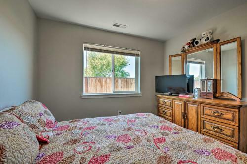 Cozy Home With Yard - 3 Mi To Downtown Medford!