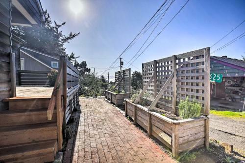 Oceanside Hideaway With Garden - Walk To The Beach!