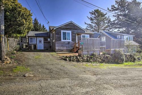 Oceanside Hideaway With Garden - Walk To The Beach!